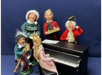 The Byers' Choice Ltd, Family Of 5, Singing Around The Piano