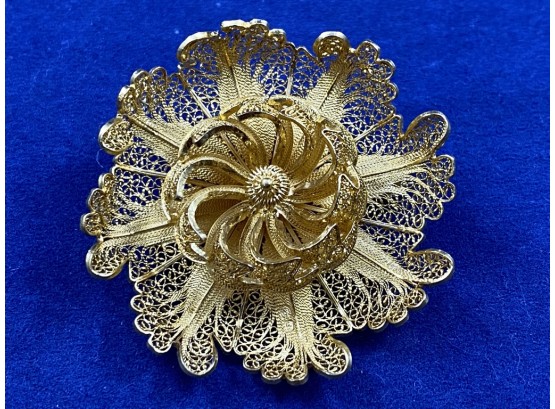 14K Yellow Gold Fillagree Flower Pin - Stunning Detail And Georgous Color