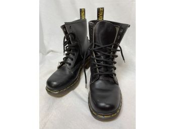 Doc Martin Black Leather Boots, Estimating Size 6