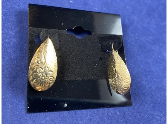 14K Yellow Gold Earrings Hook Back With Floral Design