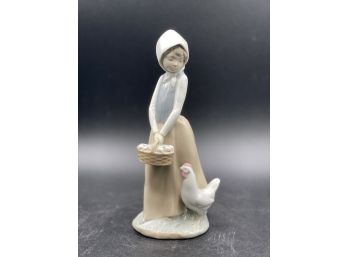 LLadro Nao Figurine, Girl With Chickens