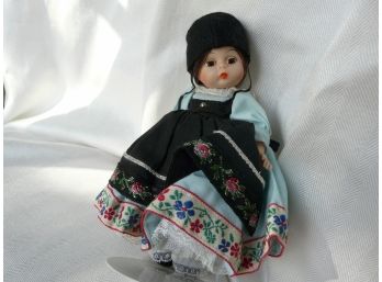 Madame Alexander Doll - Rumania Doll From The Friends From Foreign Countries.