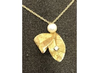 14K Yellow Gold Necklace And Leaf Pendant With Pearl And Small Stone