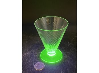 Uranium Green Glass, Glows Under Blacklight