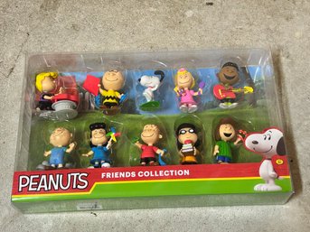 Charlie Brown Peanuts Toy New