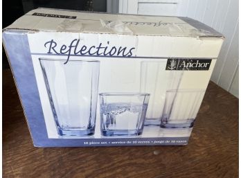 16 Piece Glass Set - New In Box