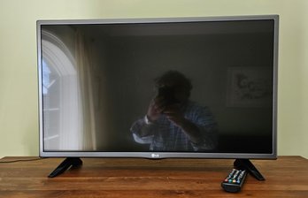 32 Inch LG Flat Panel Tv