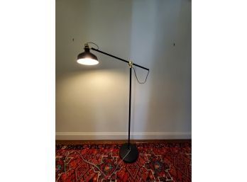 Elegant Cantilever Lamp