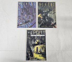 Assorted 1990's Dark Horse Comics Aliens Graphic Novels Group- ~3 Pieces