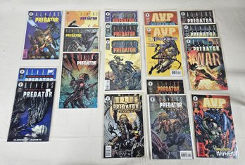 Assorted 1990's Dark Horse Comics Aliens Vs. Predator Comic Books Group- ~30 Pieces