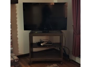 Emerson LCD 1080p 40' TV, Wood Rolling TV Stand, & Other Cables
