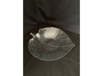 Contemporary Arcoroc France Aspen Leaf Pattern Clear Textured Glass Serving Dish/bowl