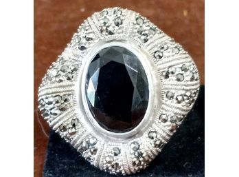 LOVELY .925 STERLING SILVER  MARKED BLACK ONYX RING WITH GLISTENING RHINESTONES SIZE 6. READ  DESCRIPTION