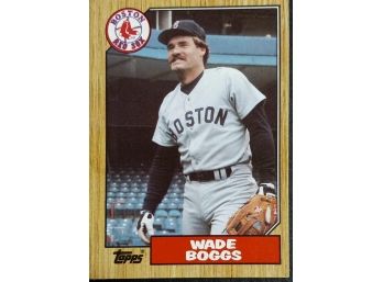 WADE BOGGS 1987 TOPPS BASEBALL CARD IN NEAR MINT CONDITION