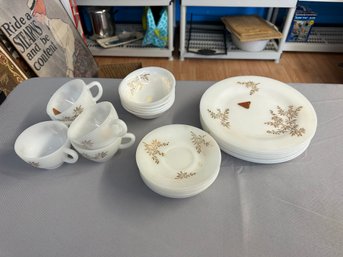 21 Pieces Of Vintage Federal Milk Glass
