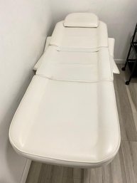 Professional Facial Tabel Bed Chair For Beauty Salon White Leather Cover