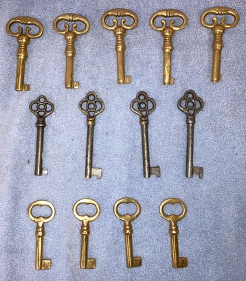 Lot Of 13 Antique Barrel Keys