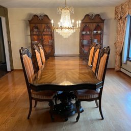 Vintage Dining Table With 2 Leaves And 6 Chairs