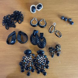 Lot Of Vintage Costume Jewelry - Black Earrings