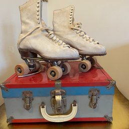 Vintage Womens Chicago Roller Skates With Wood Wheels And Carrying Case