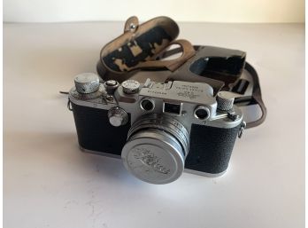 Leica D.R.P. Ernst Leitz Wetzlar Camera With Case And Summitor 5cm F/2 Lens With Cap
