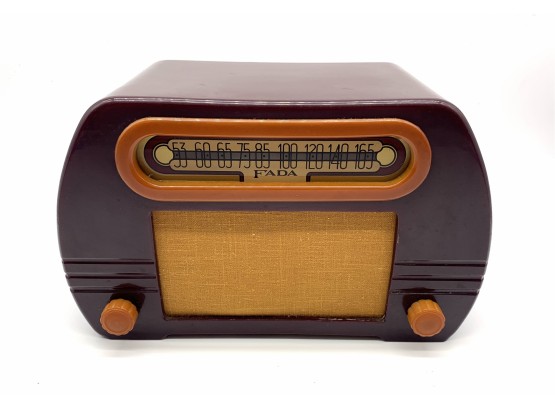 FADA Catalin Tube Radio, Model 652 In Maroon/butterscotch