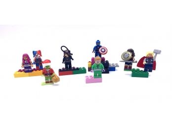 8 Lego Minifigures