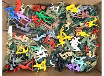 Box Lot Of Plastic Army Men - An Occasional Indian And Dinosaur