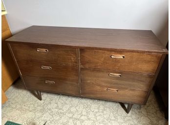 Mid Century Modern Chest Of Drawers / Dresser