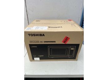 Toshiba L Series Microwave Oven - New In Box