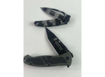 Pair Of Smith And Wesson Pocketknives - Special Ops Plus Pocket Protector