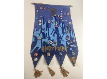 2000 Harry Potter Hogwards Pin Back Banner With Pins