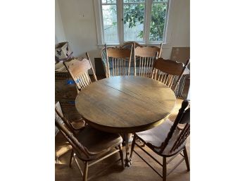 Oak Pedestal Table With Chairs And Extension Leaves - Chairs Need Some Work