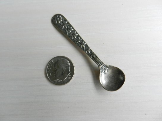 Vintage Sterling Silver Salt Spoon (DP7)