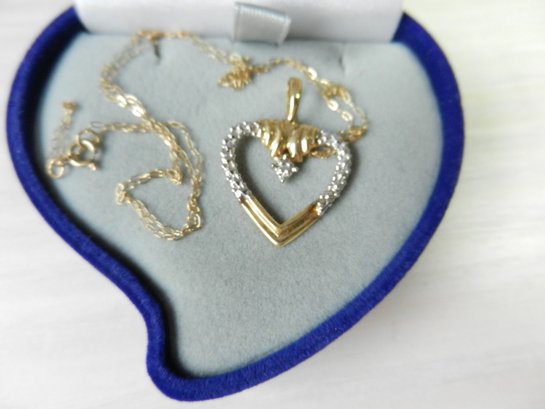 Vintage 10k Gold Heart Shaped Pendant On Chain In Blue Velvet Box   (DE24)