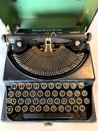 Remie Scout Model Typewriter    SOW162
