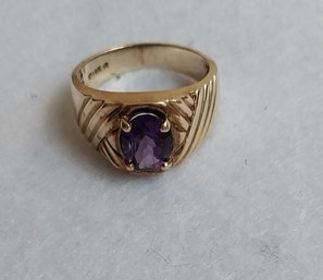 10K Gold And Amethyst Ring Size 9 (E-21)