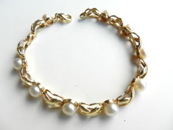 Vintage Hefty 14k Gold And Pearl Bracelet  Missing One Pearl  (DT37)
