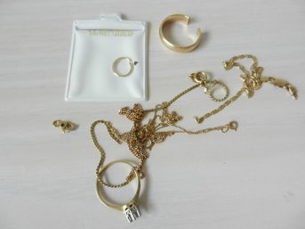14k Gold Scrap Lot Broken Jewelry   (D39)
