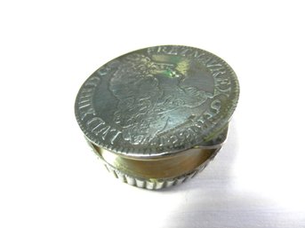 Vintage Louis XIV Split Coin Pillbox Made In France   (DL21)