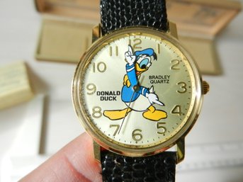 Vintage M Bradley Donald Duck Birthday Watch In Case With Sleeve  (DT13)