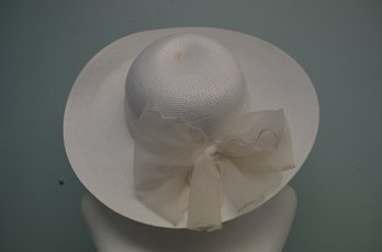 White Hat W/Bow