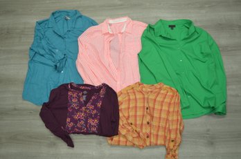 Clothing Lot X: Womens Buttoned Shirts