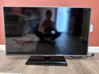 42 LG TV On Stand With Remote
