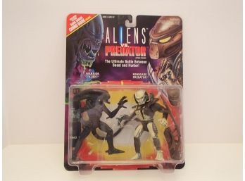 Kenner 1992 Aliens Vs. Predator Warrior Alien & Renegade Predator