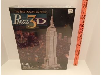 Milton Bradley Empire State Building 902 Piece 3D Puzzle