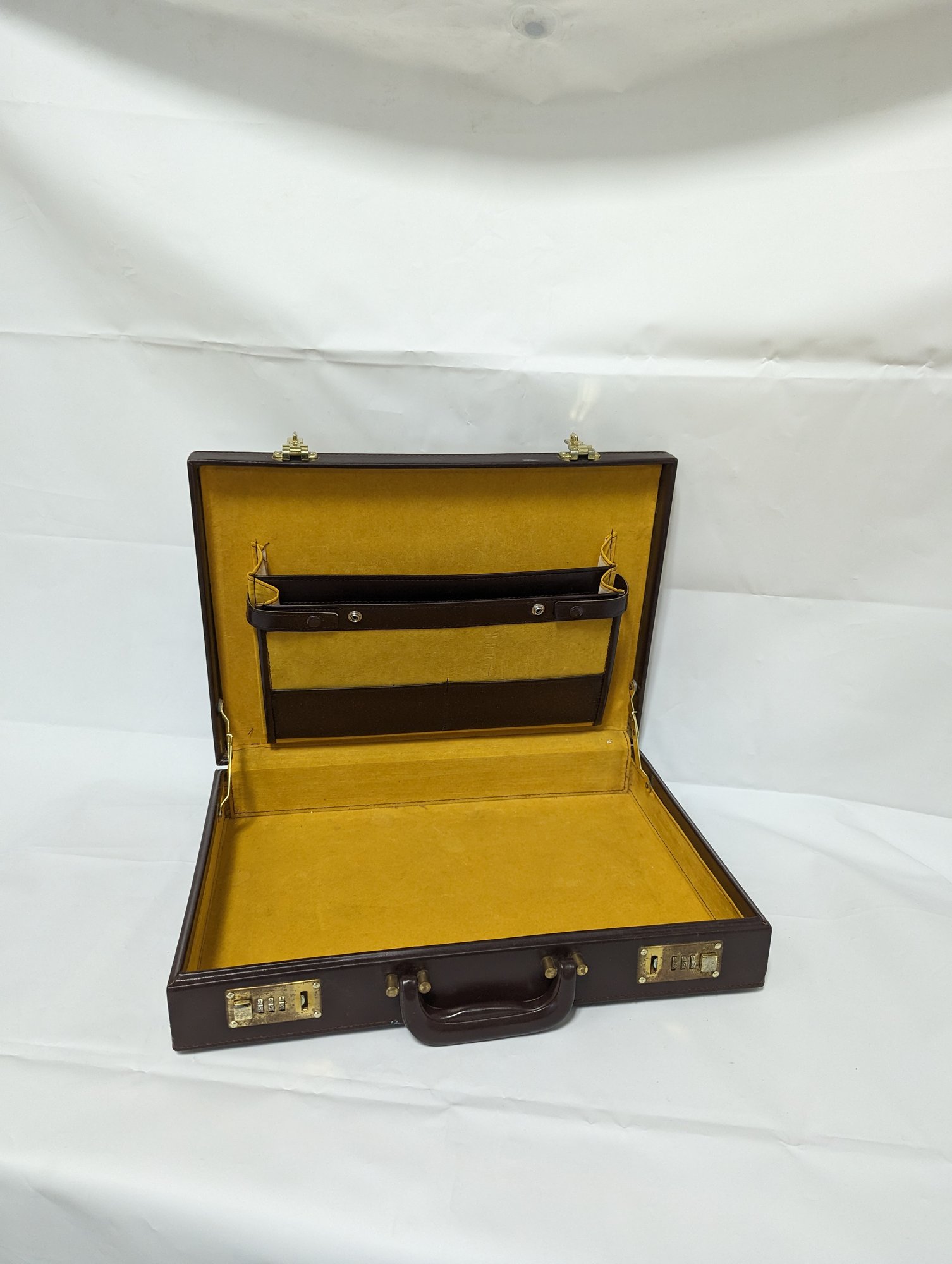Vintage Brown Leather Lockable Briefcase #1240 | Auctionninja.com