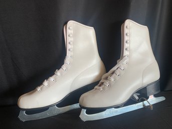 Brand Beautiful Set Of Perfectly White Ladies Size 8 Aerflyte Ice Skates
