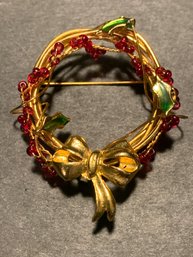 Vintage Gold Tone Wire Christmas Wreath Brooch