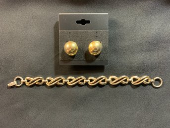 Vintage Gold Tone Trifari Pat Pend Bracelet 6 Inches And Trifari Gold Tone Button Clip On Earrings